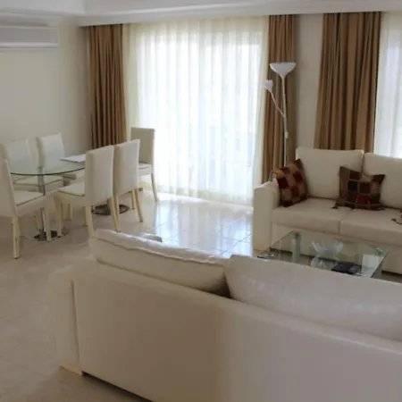 Emerald 9, Large 3 Bed, 3 Ensuite *