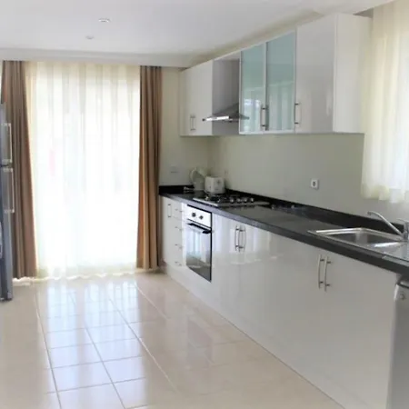 Emerald 9, Large 3 Bed, 3 Ensuite
